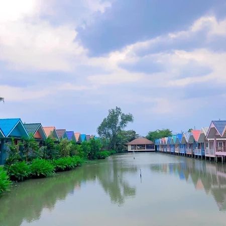 Baan Chay Namm Resort Bangkok Exterior foto